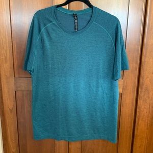 Men’s lululemon sz Large shirt